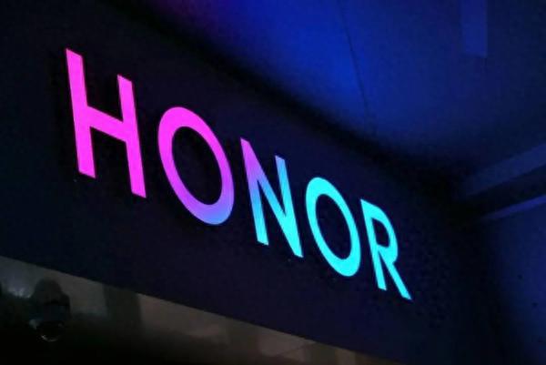 榮耀加碼芯片設(shè)計(jì) 向子公司增資至9.4億，軟硬件協(xié)同戰(zhàn)略再落關(guān)鍵一子